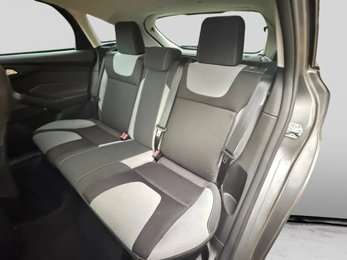 Used 2014 Ford Focus SE w/ SE Sport Package FWD image 13