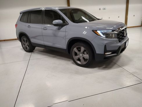 Used 2025 Honda Passport EX-L image 2