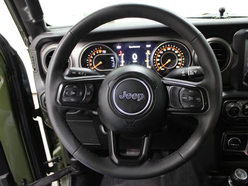 Used 2023 Jeep Gladiator Willys image 8