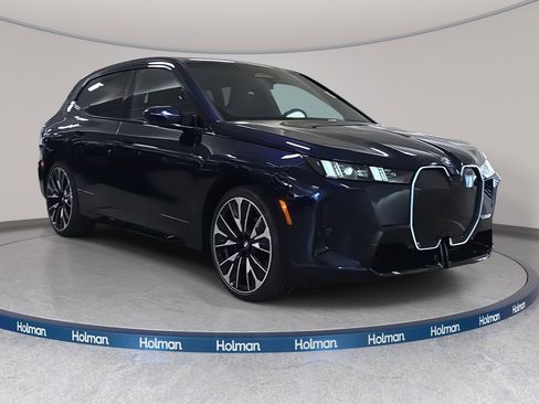 New 2026 BMW iX xDrive60 w/ M Sport Package image 3