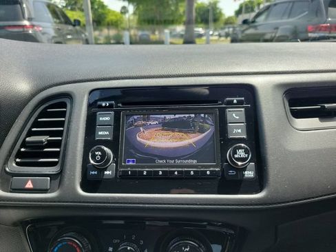 Used 2019 Honda HR-V LX image 27