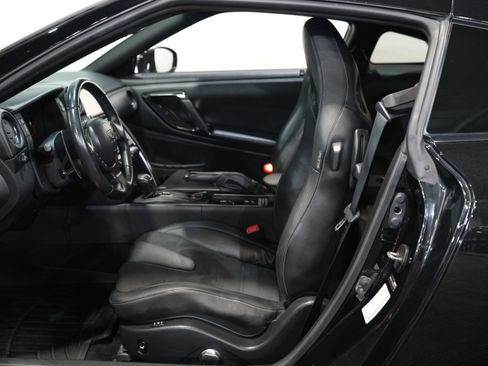 Used 2015 Nissan GT-R Premium image 30