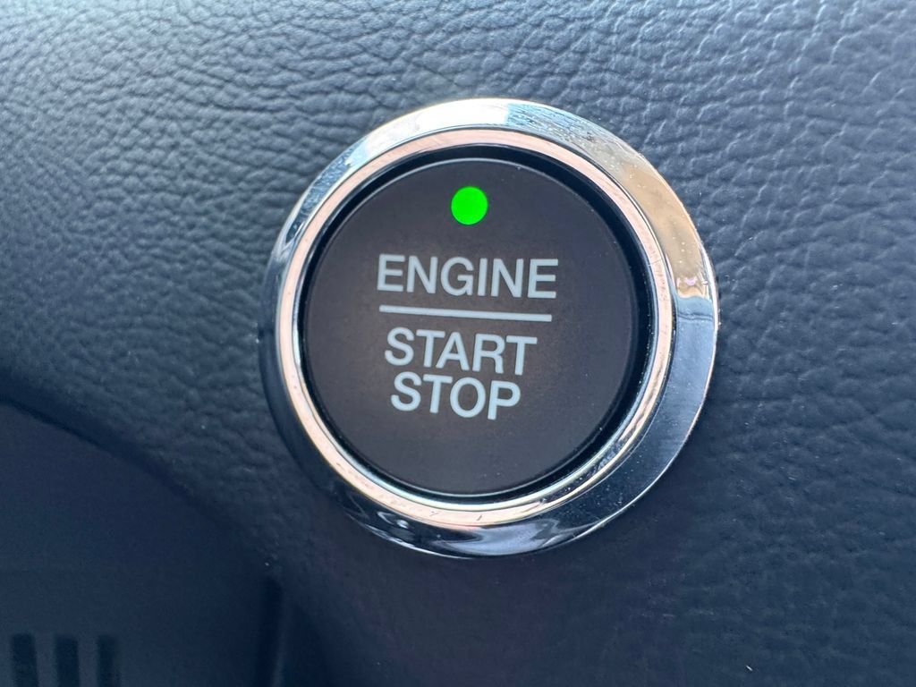 Used 2024 Ford Edge SEL AWD/4WD image 17