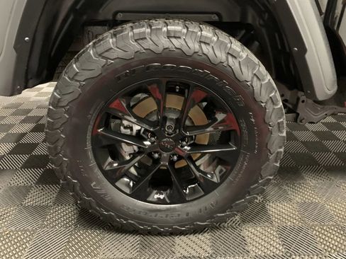 Used 2023 Jeep Gladiator Sport image 22