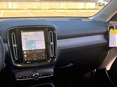 Used 2026 Volvo XC40 B4 Core FWD image 28