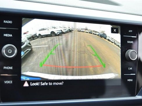 Certified 2022 Volkswagen Taos SE w/ Panoramic Sunroof Package image 12