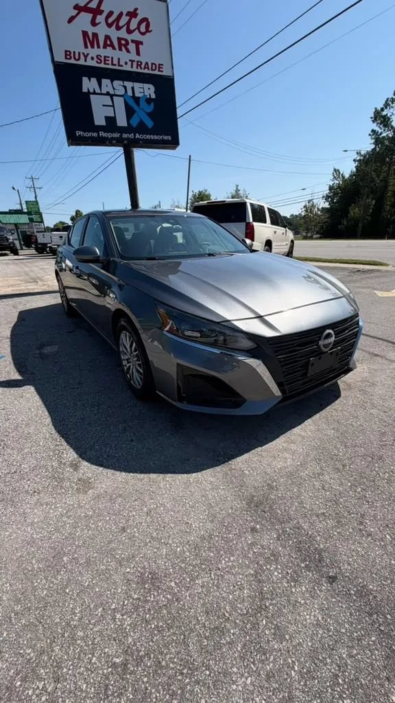 Used 2023 Nissan Altima 2.5 S FWD image 1