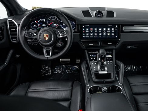 Certified 2023 Porsche Cayenne Turbo AWD/4WD image 12