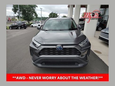 Used 2022 Toyota RAV4 XLE AWD/4WD image 1