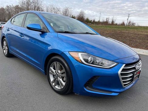 Used 2017 Hyundai Elantra SE image 36