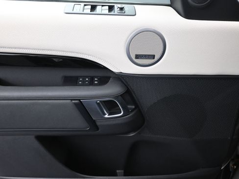 Used 2022 Land Rover Discovery HSE R-Dynamic image 12