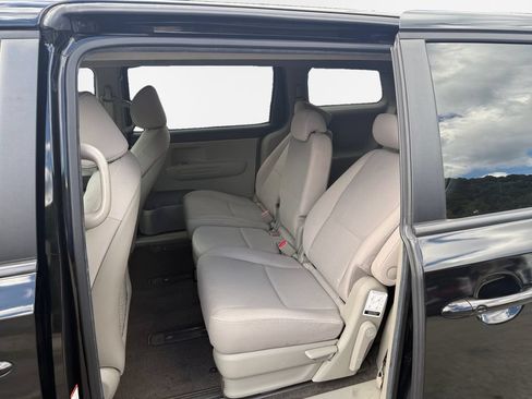 Used 2019 Kia Sedona LX FWD image 23