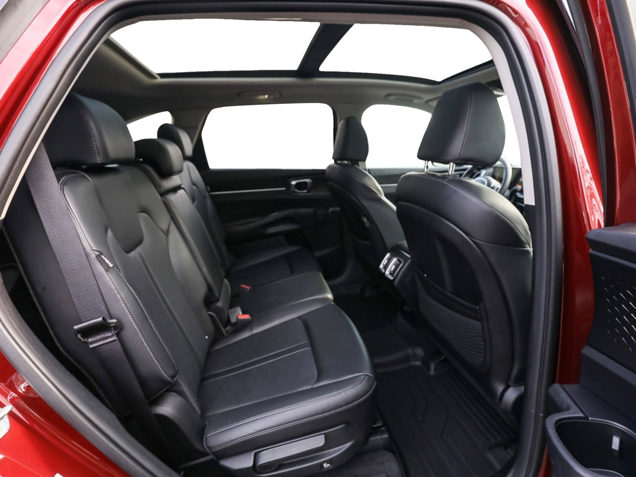 Used 2025 Kia Sorento S w/ Panoramic Sunroof Package FWD image 10