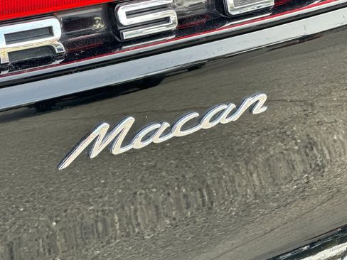 Used 2021 Porsche Macan image 26