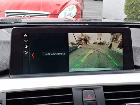 Used 2018 BMW 320i xDrive Sedan w/ Convenience Package image 21