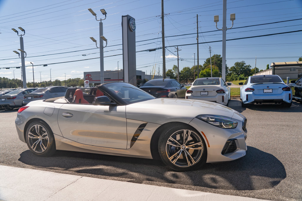 Used 2022 BMW Z4 M40i w/ Premium Package RWD image 10