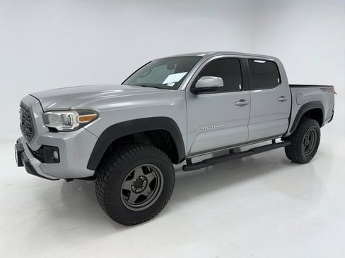 Used 2017 Toyota Tacoma TRD Off-Road w/ Tow Package (A/T) image 5