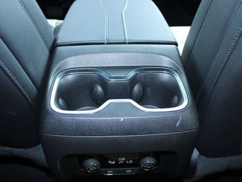 Used 2025 Chevrolet Traverse LT FWD image 22