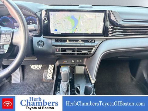 Used 2025 Toyota Camry XSE AWD/4WD image 18