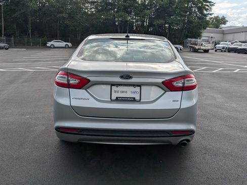 Used 2014 Ford Fusion SE FWD image 4