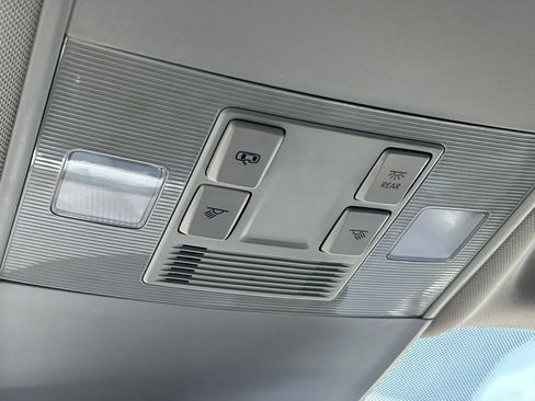 Certified 2025 Volkswagen Taos S FWD image 37