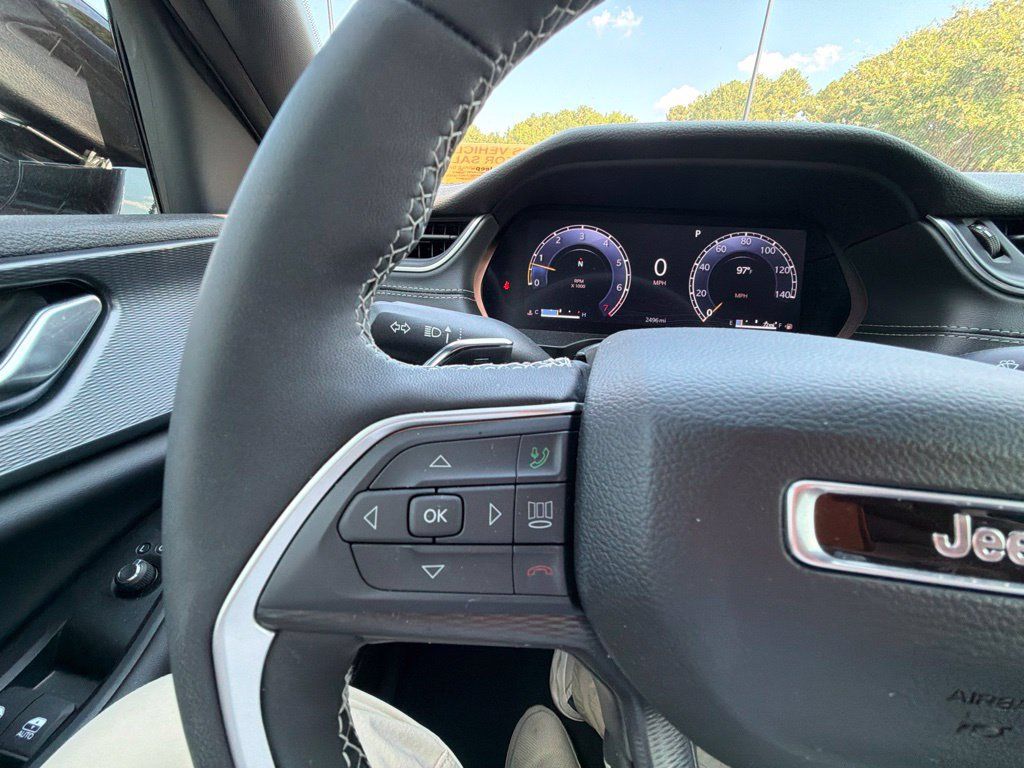 Used 2025 Jeep Grand Cherokee L Altitude AWD/4WD image 7