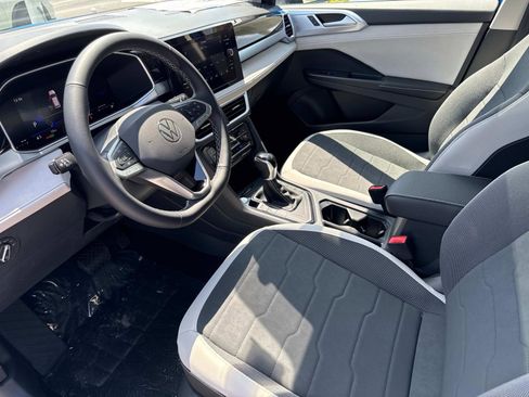 New 2025 Volkswagen Taos SE image 15
