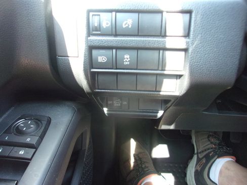 Used 2025 Toyota Tacoma SR5 AWD/4WD image 20