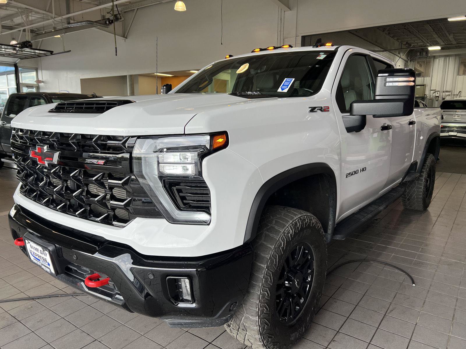 Used 2025 Chevrolet Silverado 2500 ZR2 w/ Technology Package AWD/4WD image 4