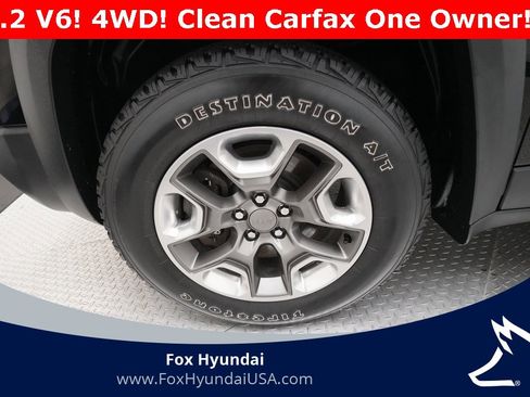 Used 2019 Jeep Cherokee Trailhawk w/ Cold Weather Group image 25