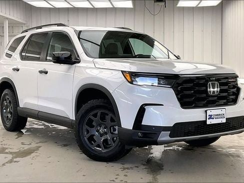 Certified 2025 Honda Pilot TrailSport image 35