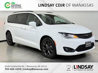 Certified 2018 Chrysler Pacifica Touring-L w/ Premium Audio Group image 1