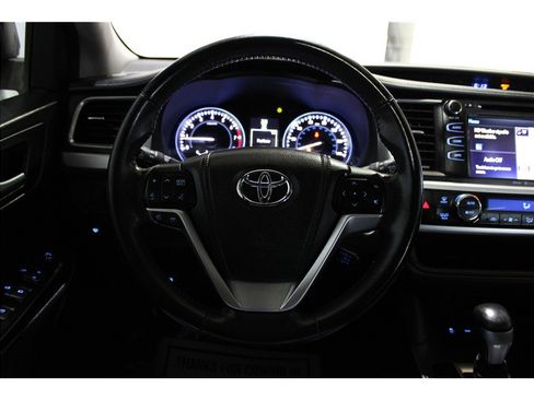 Used 2015 Toyota Highlander XLE image 29