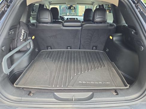 Used 2016 Jeep Cherokee Trailhawk w/ Leather Interior Group AWD/4WD image 18