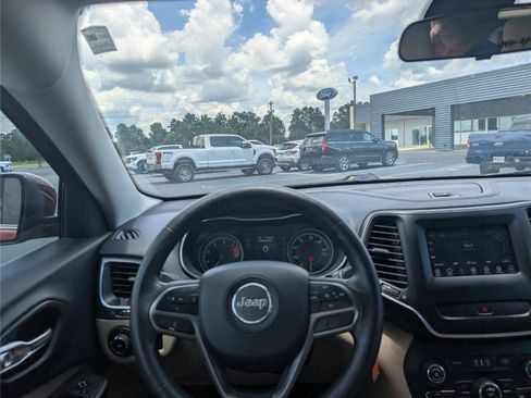 Used 2019 Jeep Cherokee Latitude w/ Popular Appearance Group FWD image 29
