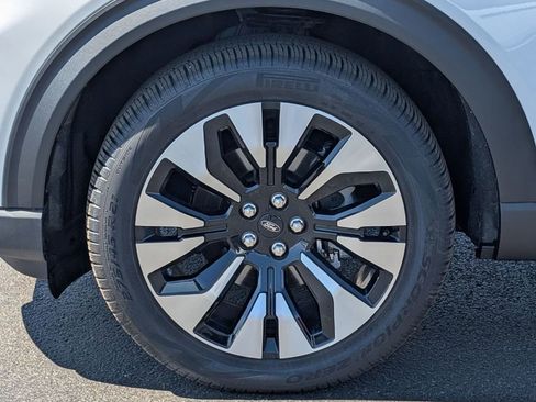 New 2026 Ford Explorer Platinum w/ LUX Leather Package AWD/4WD image 16