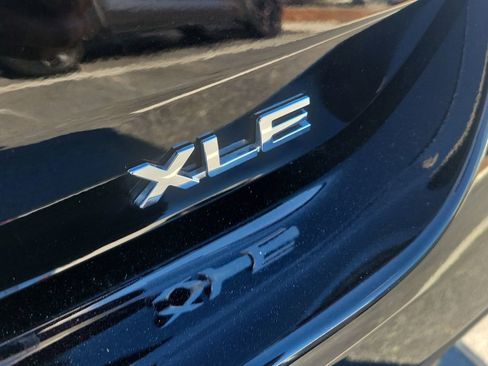 Used 2023 Toyota Highlander Bronze Edition image 7