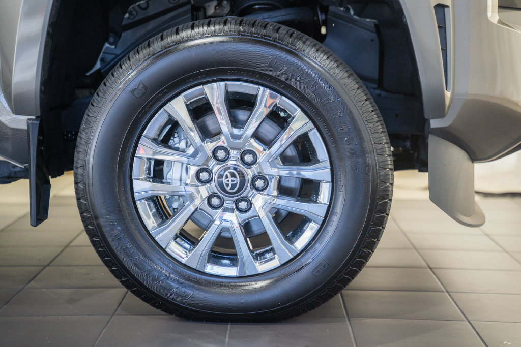 Certified 2025 Toyota Tacoma Limited AWD/4WD image 18