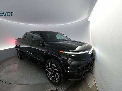 Used 2024 Chevrolet Silverado EV RST image 2