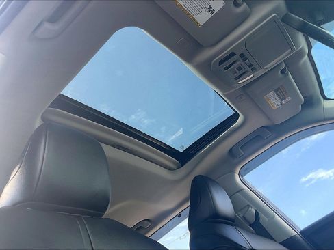 Used 2023 Toyota Highlander XLE image 27