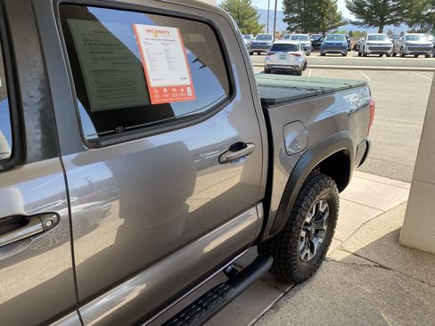 Used 2017 Toyota Tacoma TRD Off-Road w/ Premium & Technology Package AWD/4WD image 54