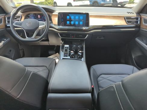 Certified 2026 Volkswagen Atlas SE FWD image 25