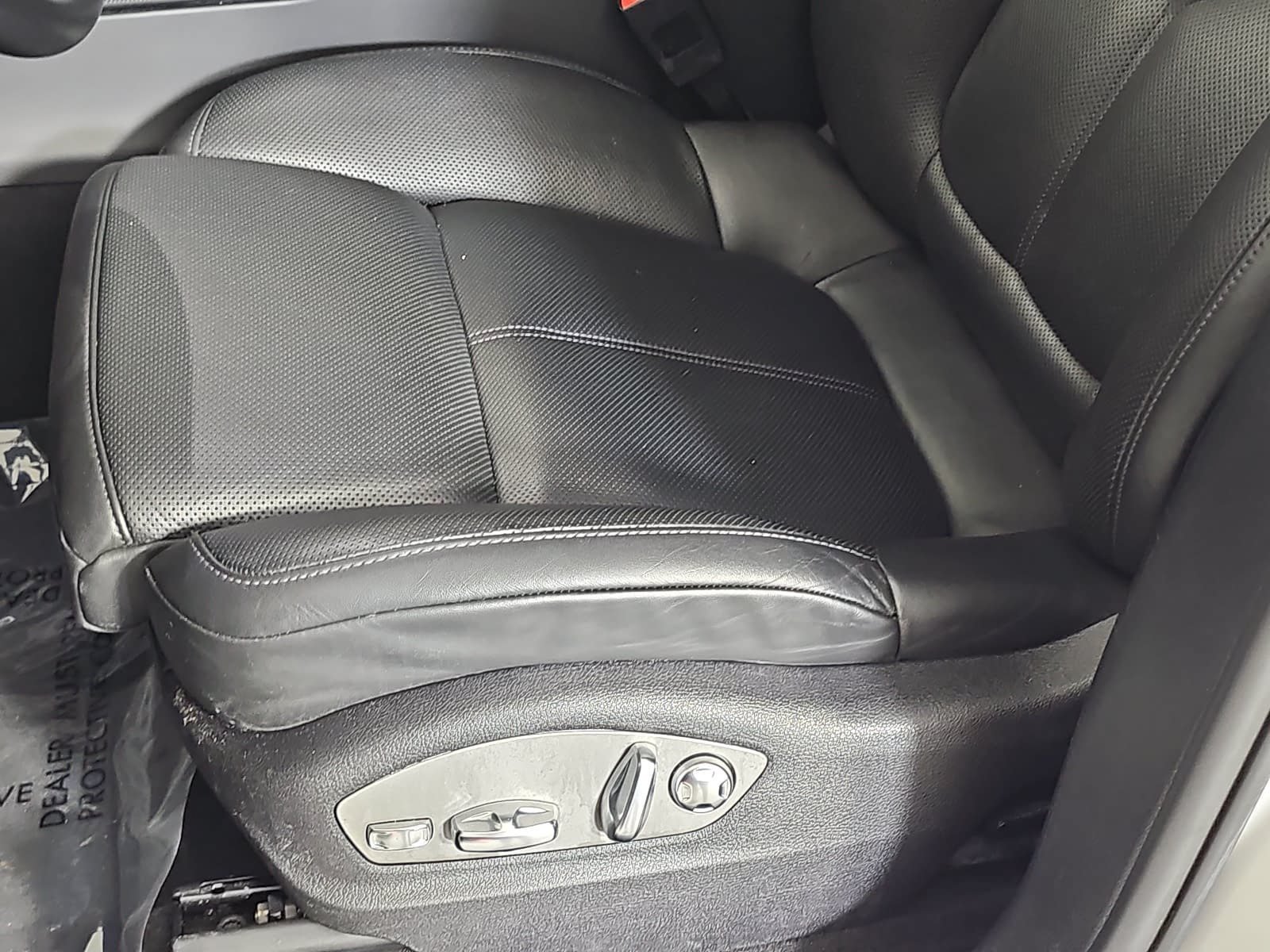 Used 2022 Porsche Macan w/ Premium Package Plus AWD/4WD image 29