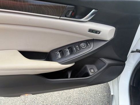 Used 2021 Honda Accord Touring image 6