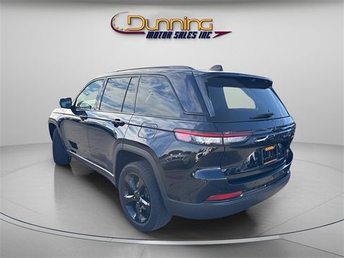 Used 2023 Jeep Grand Cherokee Limited w/ Luxury Tech Group II image 2