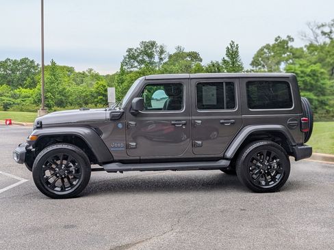 Used 2025 Jeep Wrangler Unlimited Sahara AWD/4WD image 6
