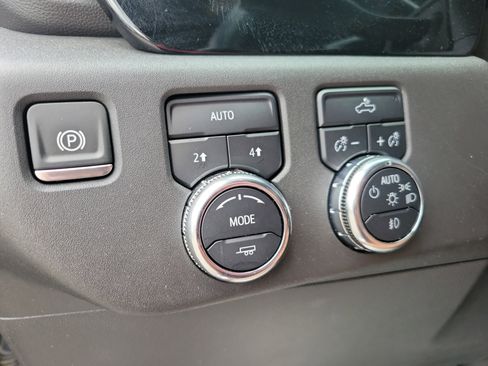 Used 2024 GMC Sierra 1500 Elevation image 18