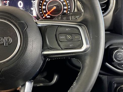 Used 2018 Jeep Wrangler Unlimited Sahara image 19