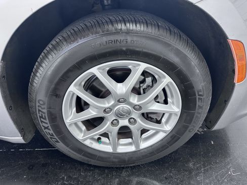 Used 2020 Chrysler Pacifica Touring-L FWD image 21