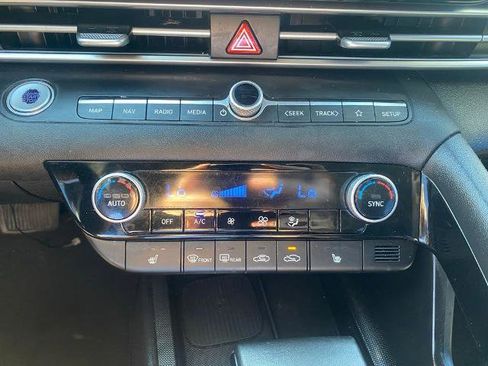 Used 2024 Hyundai Elantra SEL w/ Convenience Package image 21